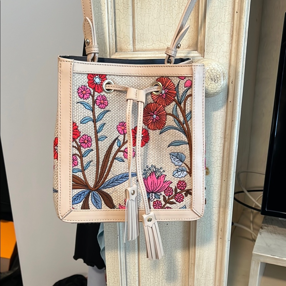 NWOT. Crossbody Purse. - Picture 1 of 5